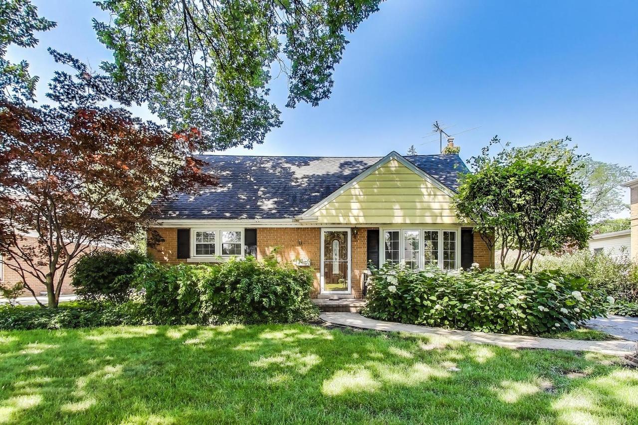 210 N Russel St., Mount Prospect, IL 60056