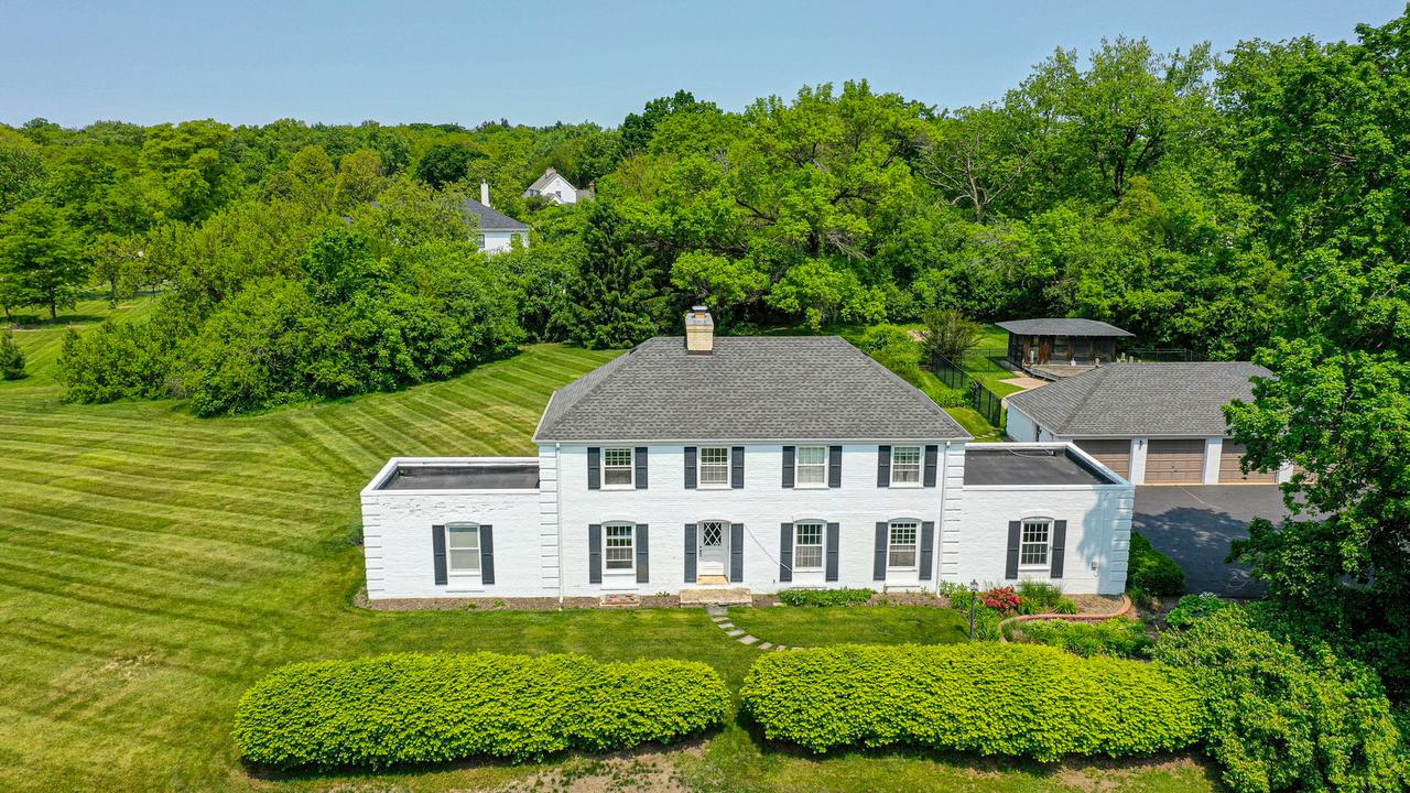 1596 W Palatine Rd., Inverness, IL 60067