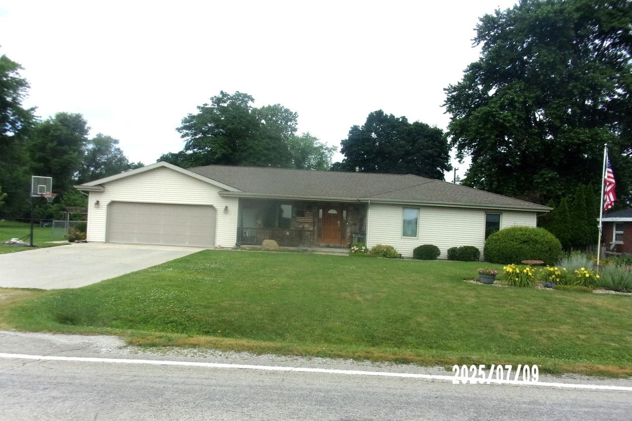 1617 N 2000 E Rd., Watseka, IL 60970