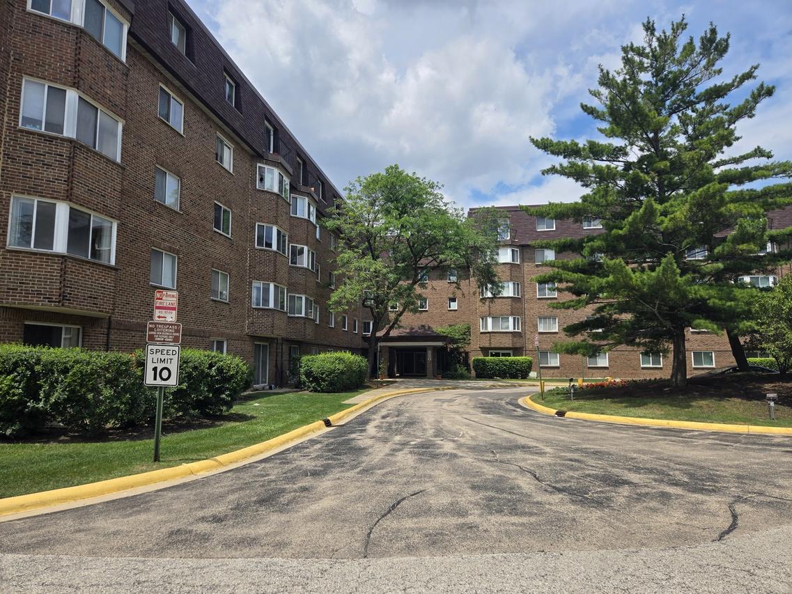 220 S Roselle Rd. #308, Schaumburg, IL 60193