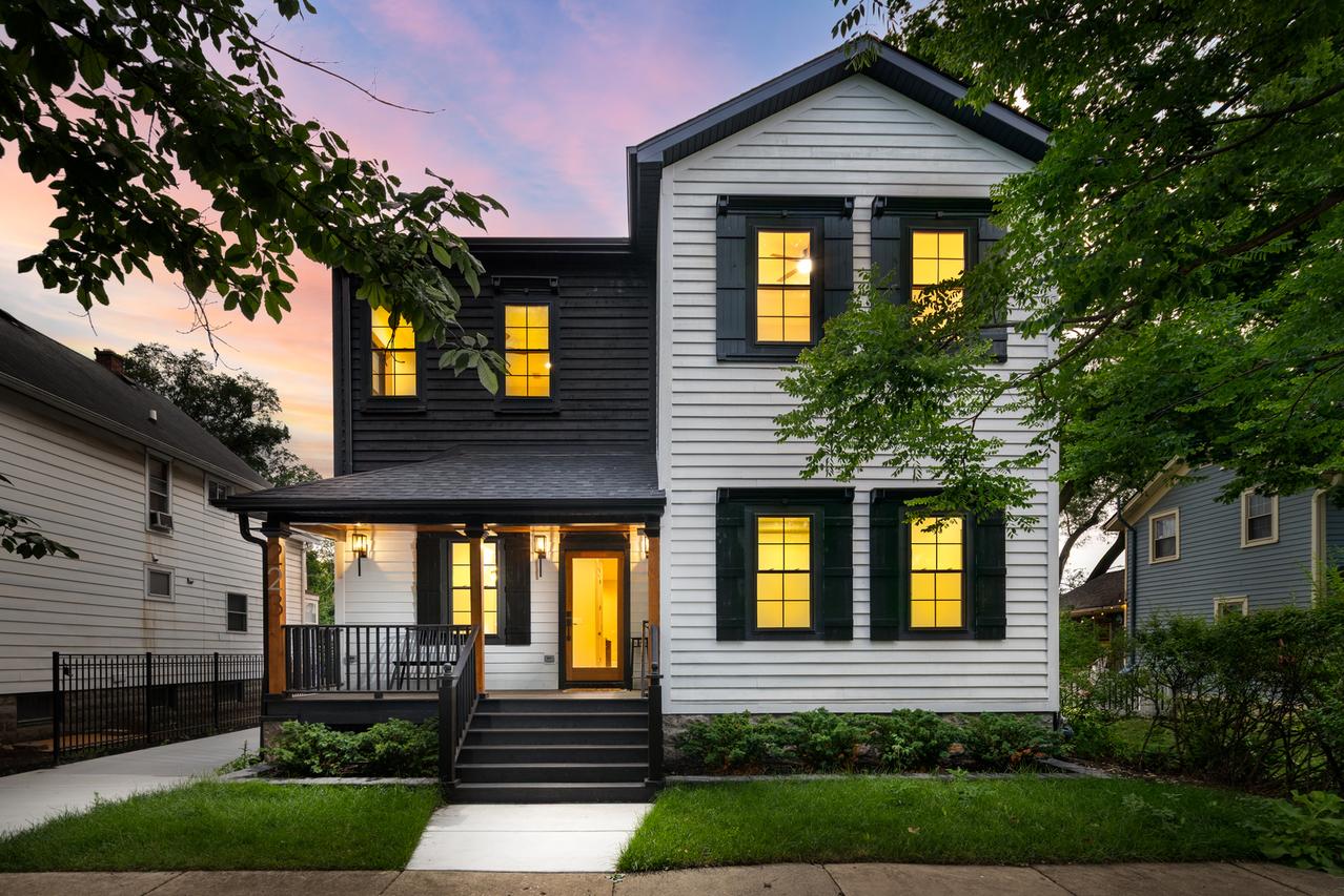 223 Center St., Naperville, IL 60540