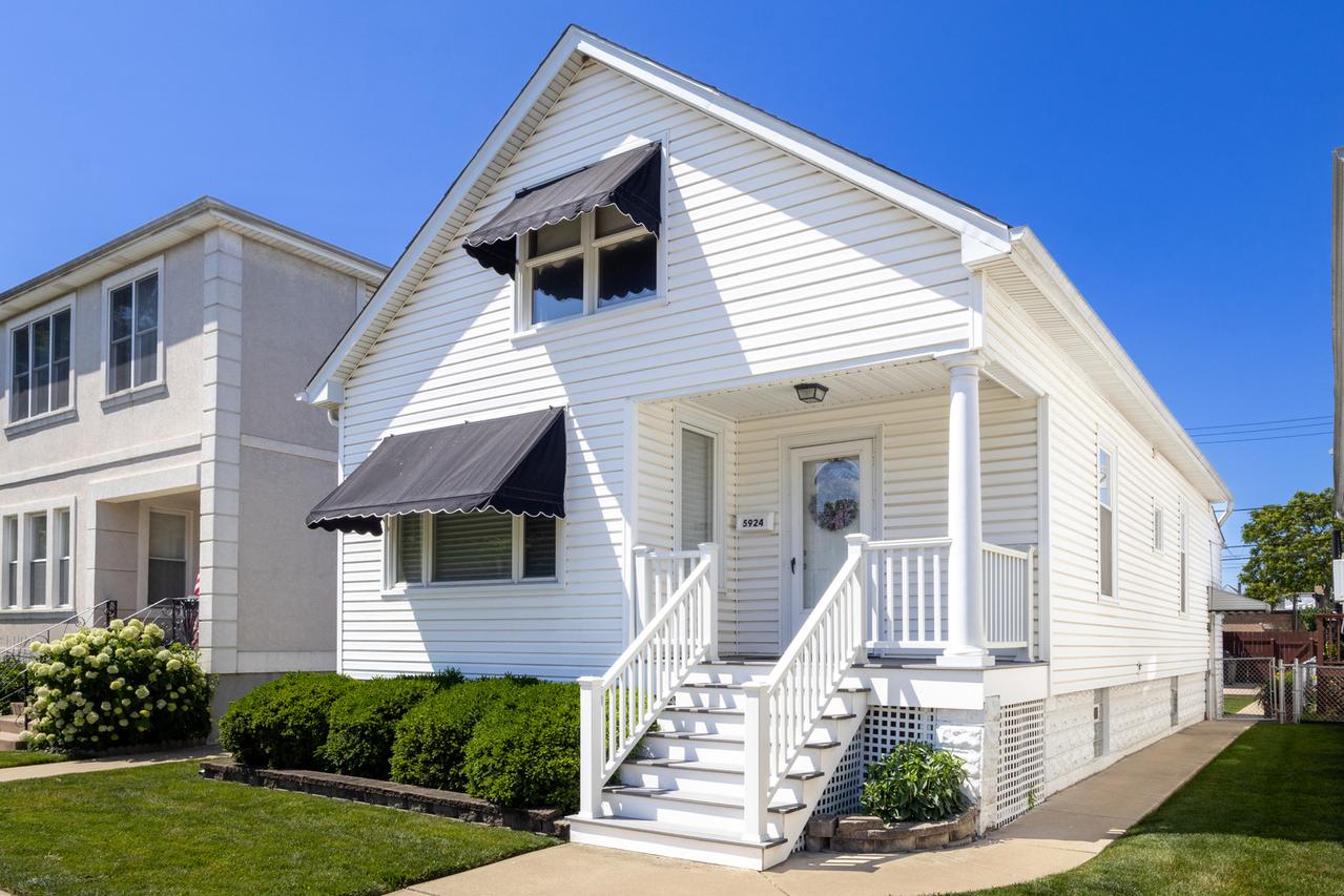 5924 W Giddings St., Chicago, IL 60630