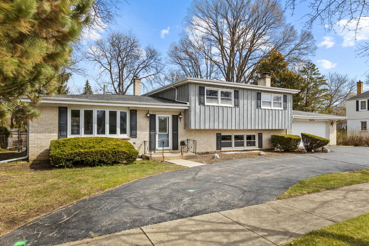 410 W Kirchhoff Rd., Arlington Heights, IL 60005