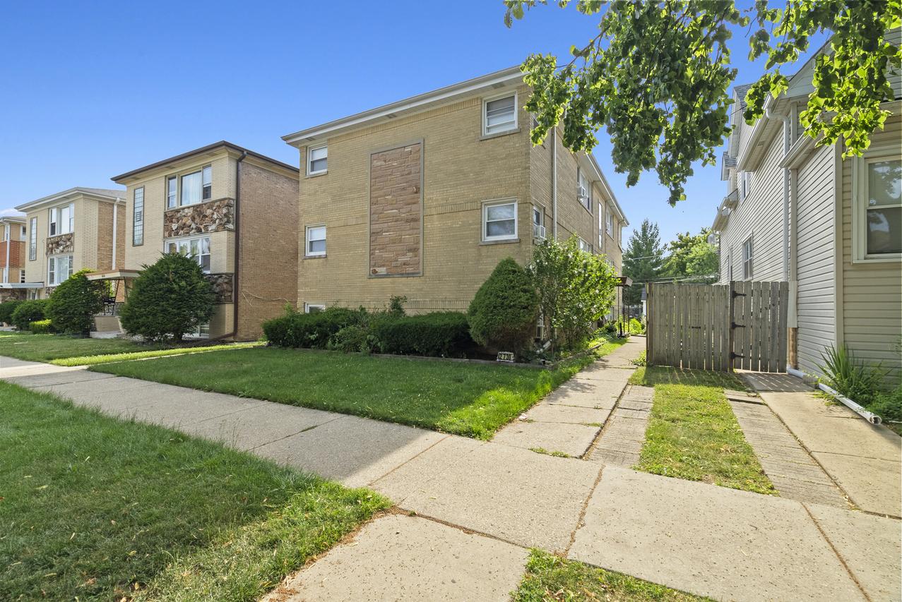 2730 N 74th Ct. #GW, Elmwood Park, IL 60707