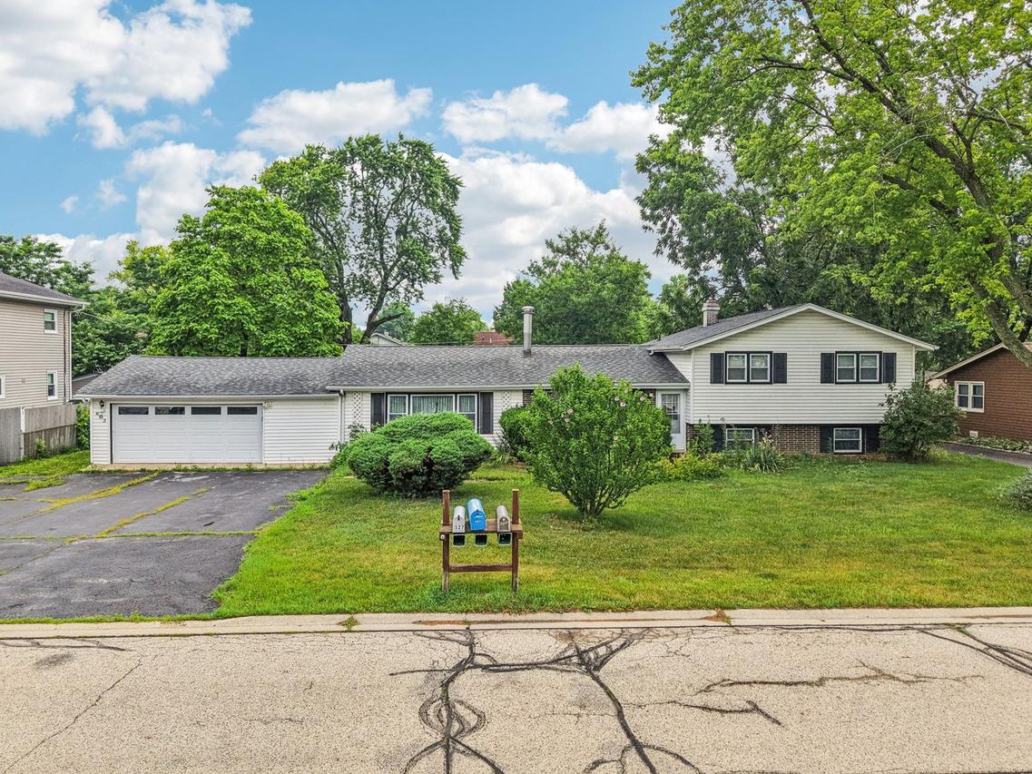 602 Daisy Ln., Round Lake Beach, IL 60073