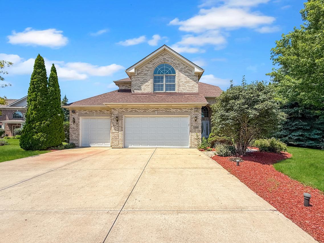 1232 Coyote Ct., Hampshire, IL 60140