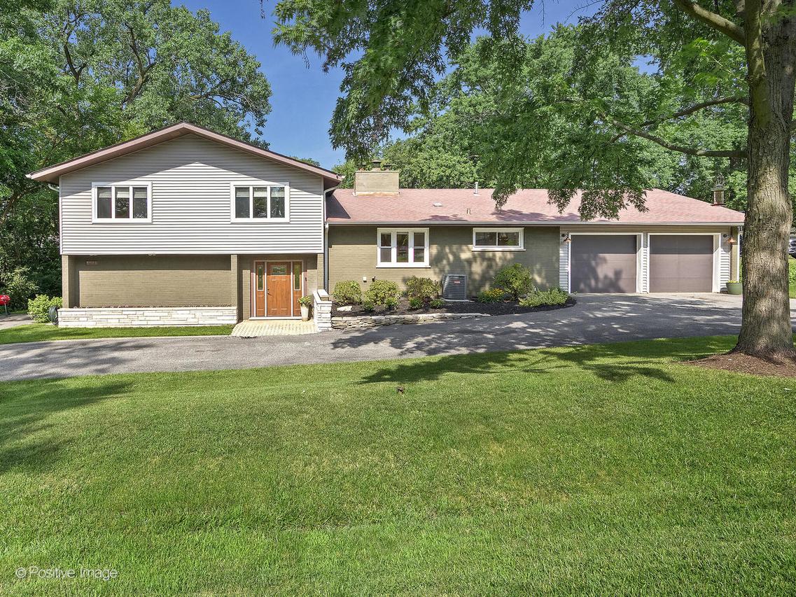9260 S 86th Ave., Hickory Hills, IL 60457