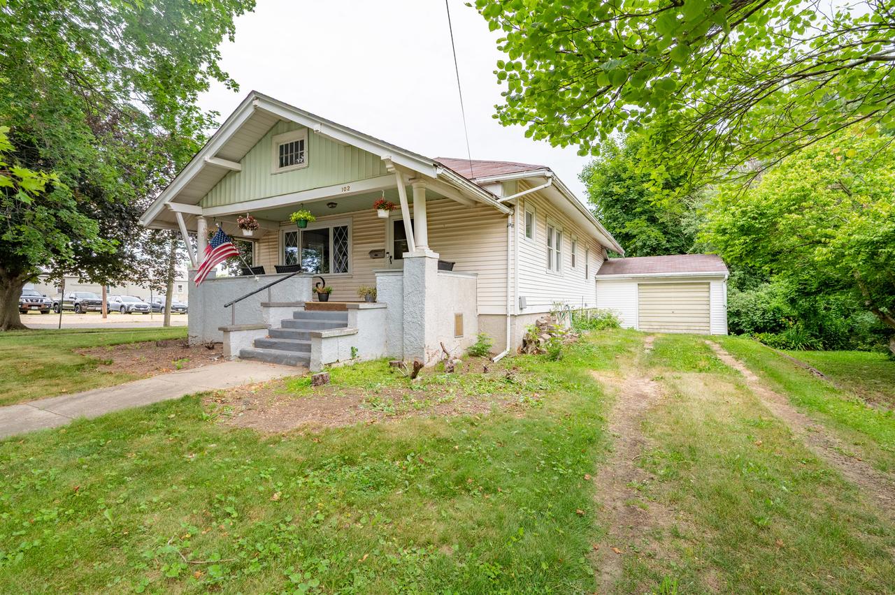 102 E Front St., Mount Morris, IL 61054