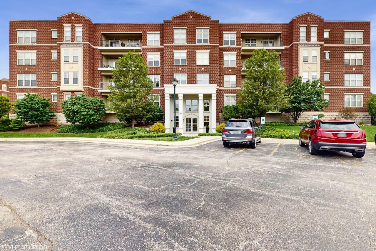 720 Prestwick Ln. #207, Wheeling, IL 60090