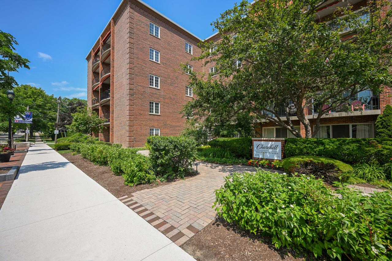 519 N Main St. #5BN, Glen Ellyn, IL 60137