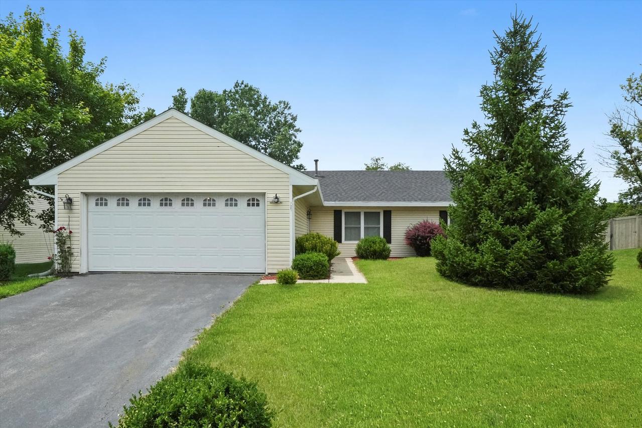 1S670 Manchester Ln., Warrenville, IL 60555
