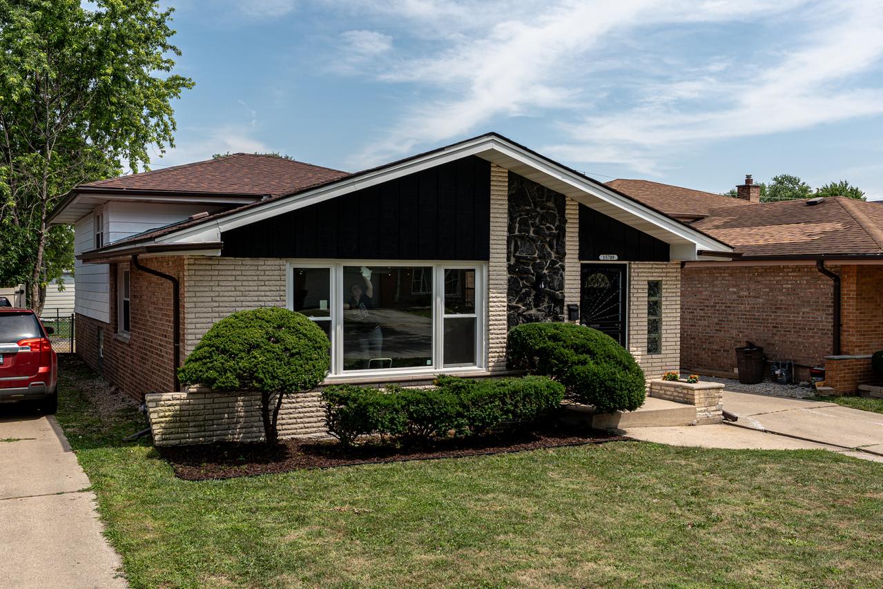 15709 Maryland Ave., Dolton, IL 60419
