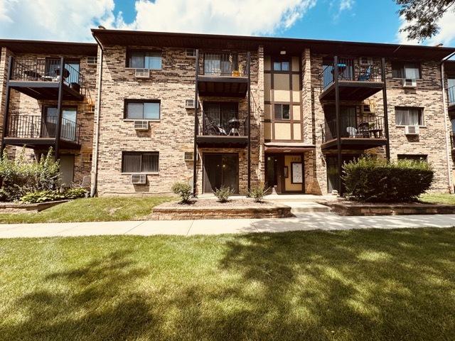 122 Klein Creek Ct. #A, Carol Stream, IL 60188