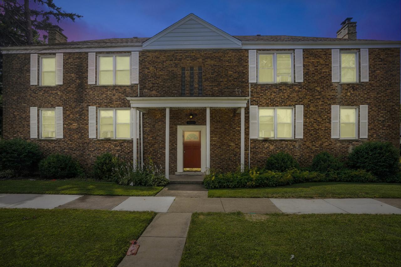 3608 Jackson St. #2E, Bellwood, IL 60104