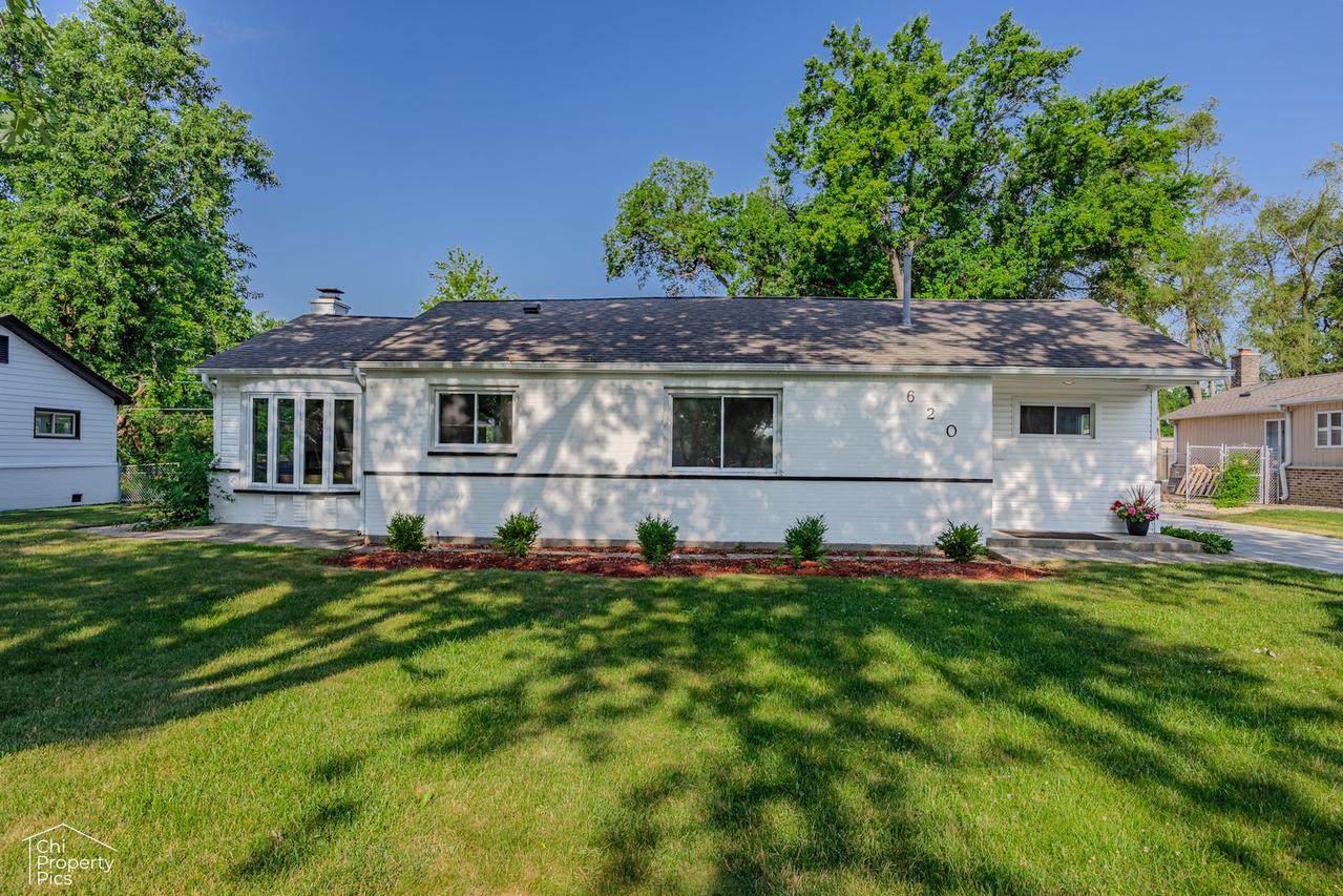 620 Ashland St., Hoffman Estates, IL 60169