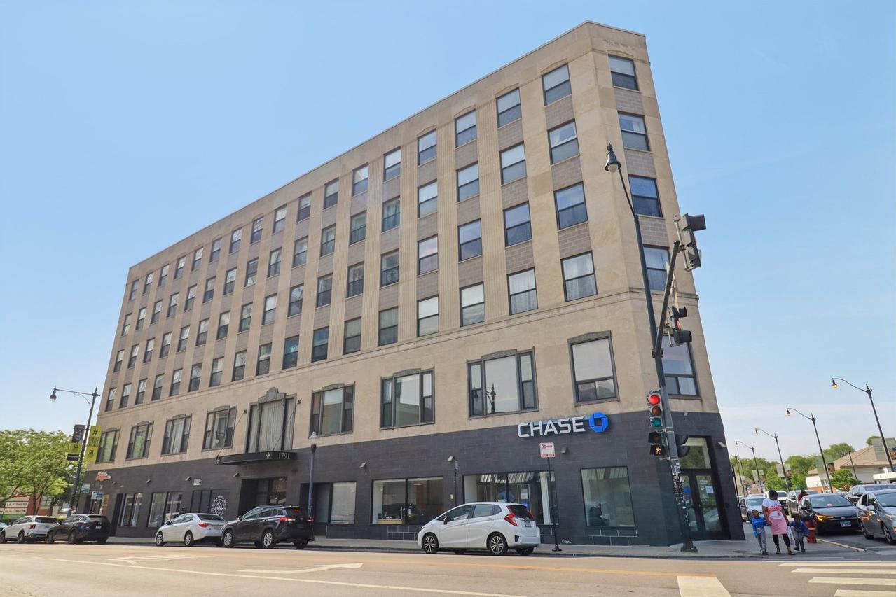 1791 W Howard St. #209, Chicago, IL 60626