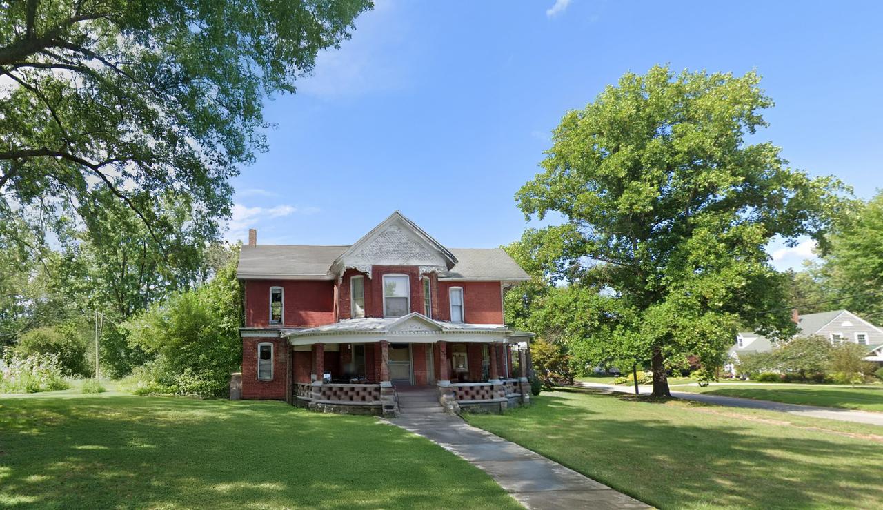 106 E Bond St., Martinsville, IL 62442
