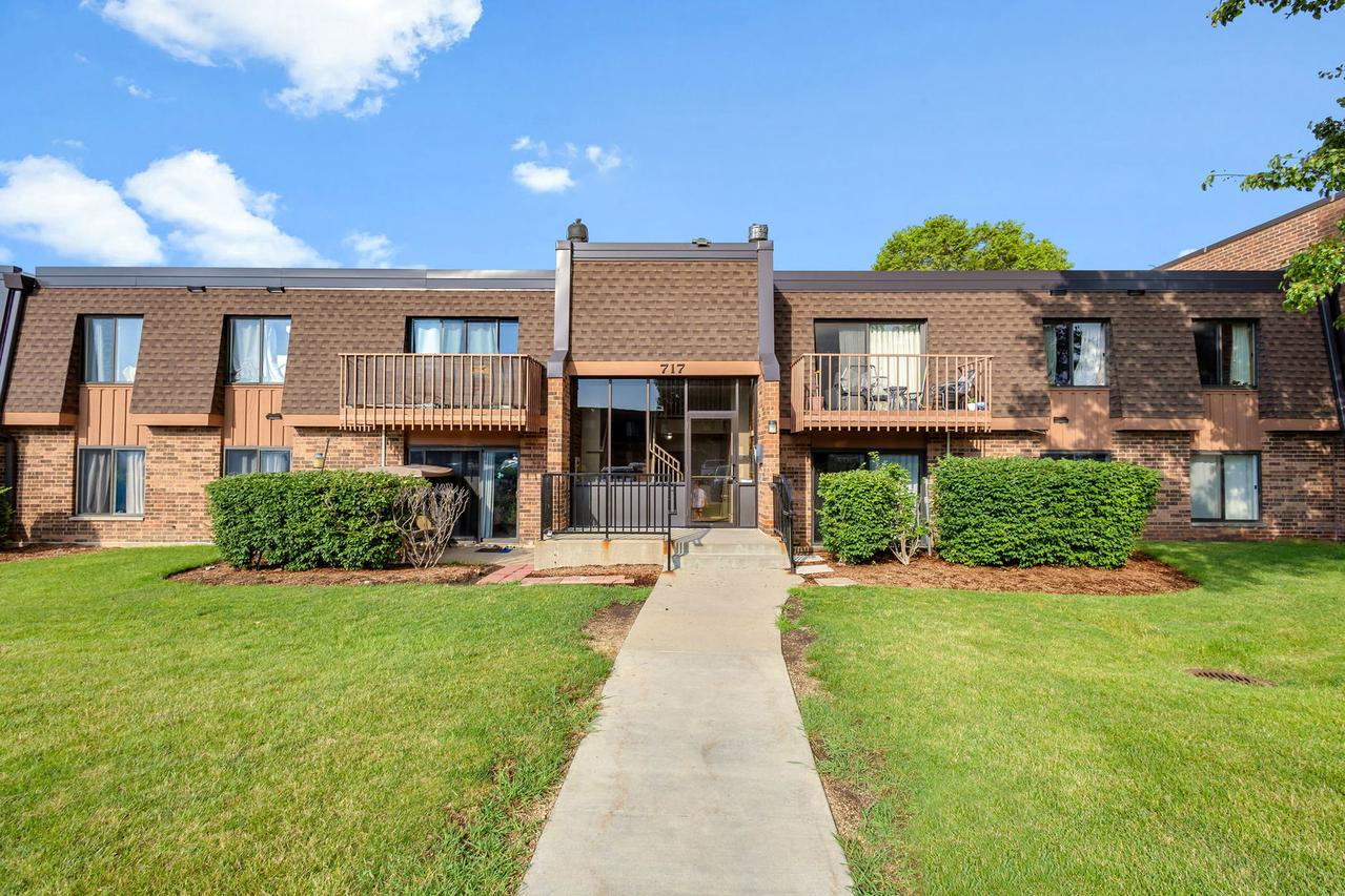 717 Tipperary Ct. #2B, Schaumburg, IL 60193
