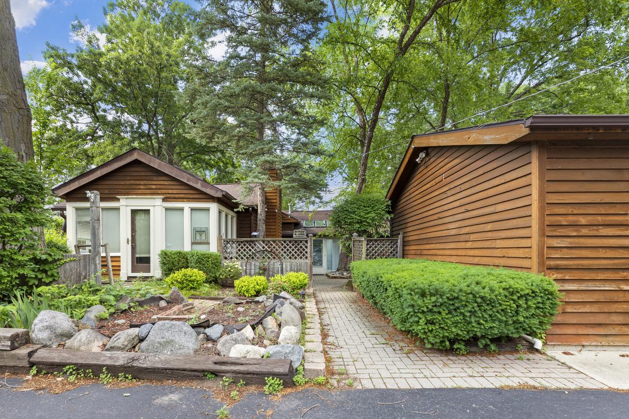 21368 W Pepper Dr., Lake Zurich, IL 60047