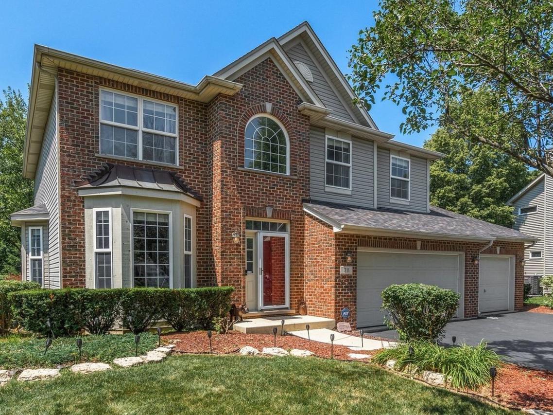 211 Cambridge Ct., Oswego, IL 60543