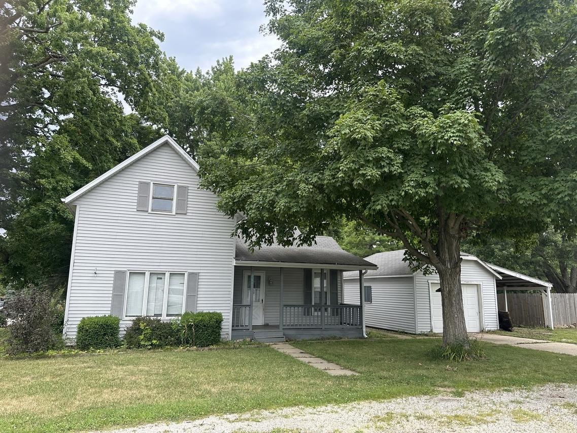 201 E North St., Saybrook, IL 61770
