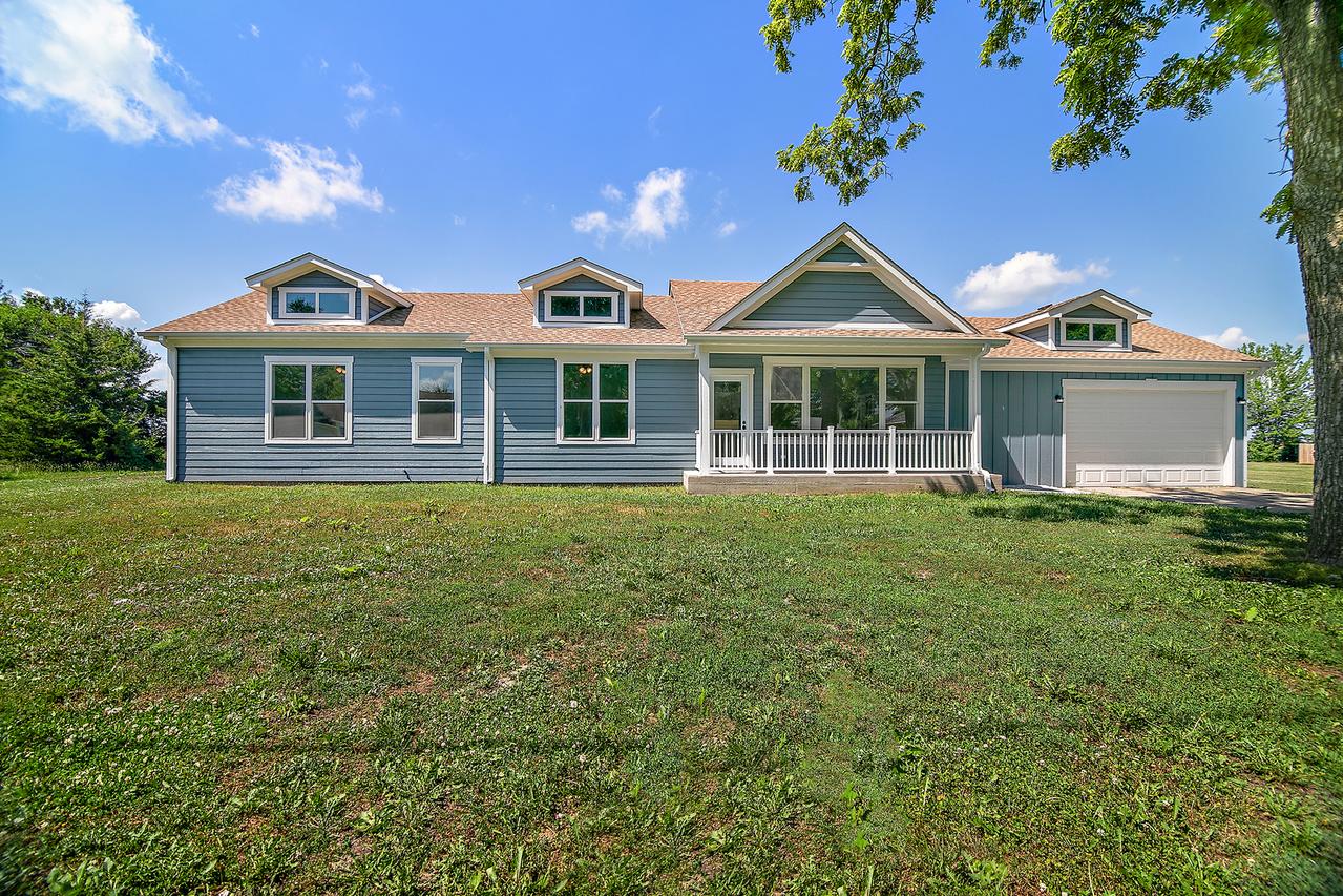 121 Pine St., Buckingham, IL 60917