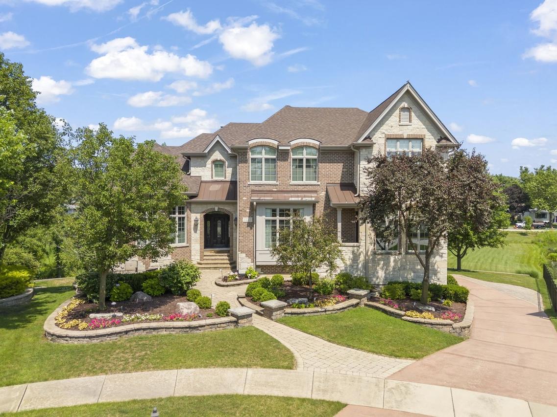 1227 Arnold Ct., Downers Grove, IL 60516