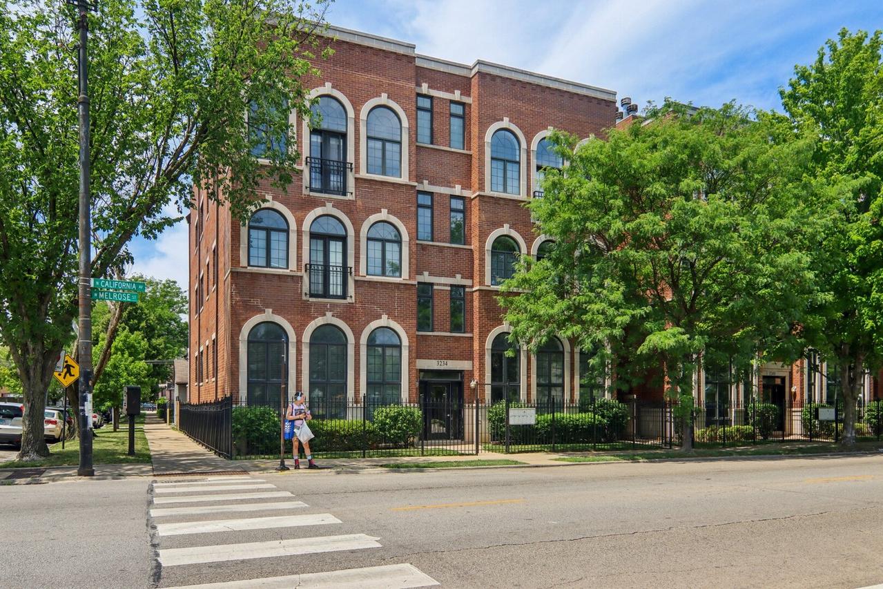 3234 N California St. #3S, Chicago, IL 60618