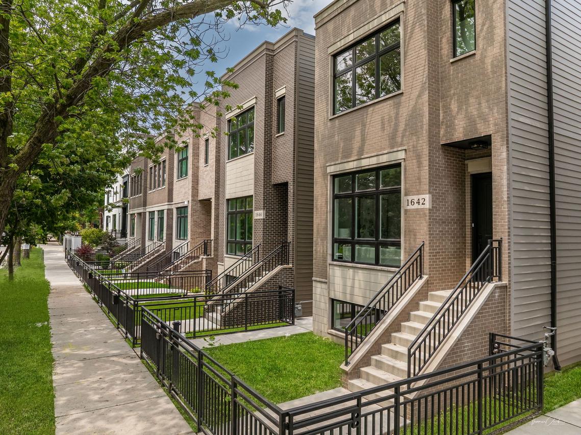 1642 W Wolfram St., Chicago, IL 60657