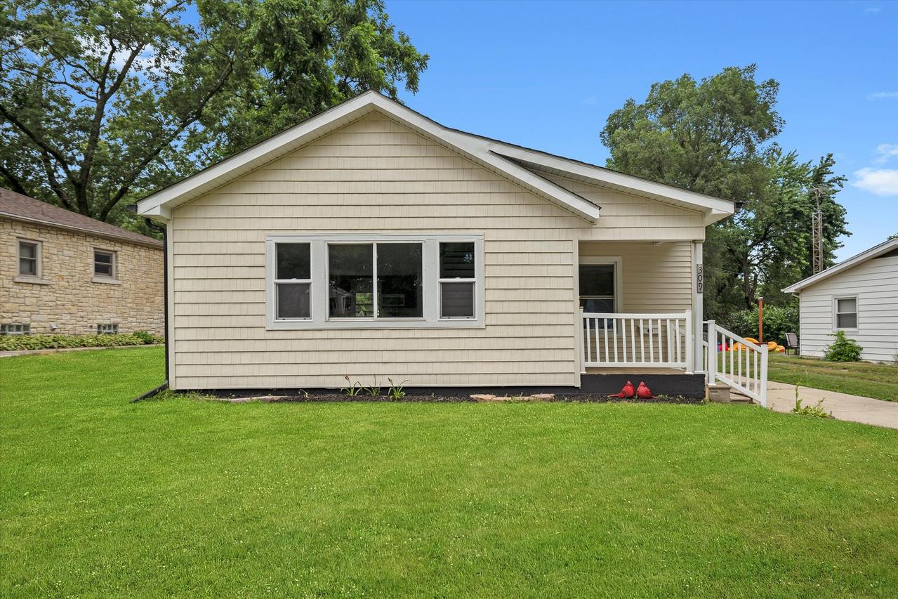 309 SE Circle Dr., Joliet, IL 60433