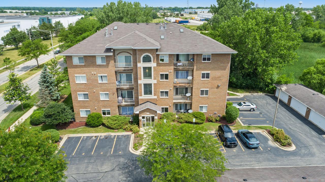 941 N Swift Rd. #201, Addison, IL 60101