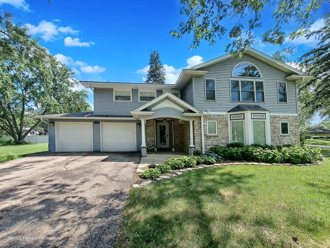 275 Buena Vista Dr., Glen Ellyn, IL 60137