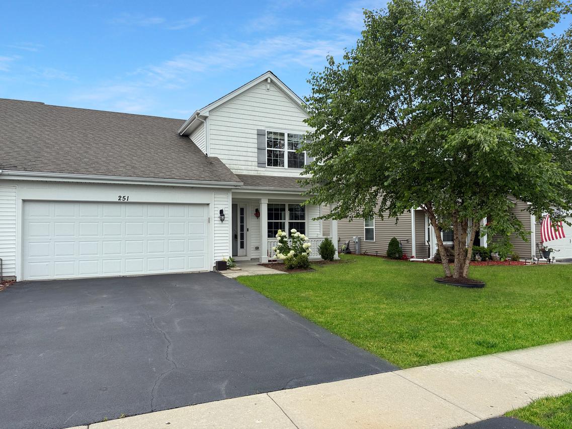 251 Maryland Ln., Pingree Grove, IL 60140