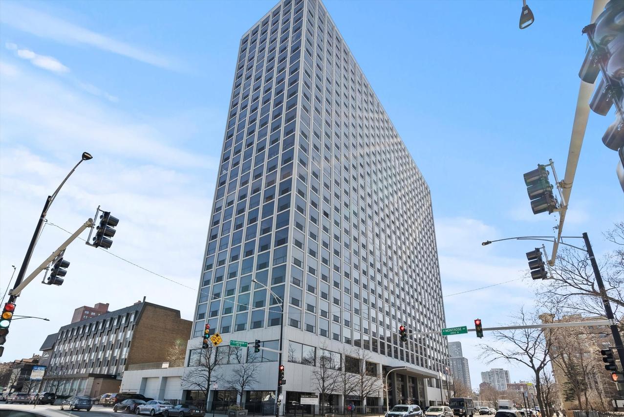 4343 N Clarendon Ave. #1301, Chicago, IL 60613