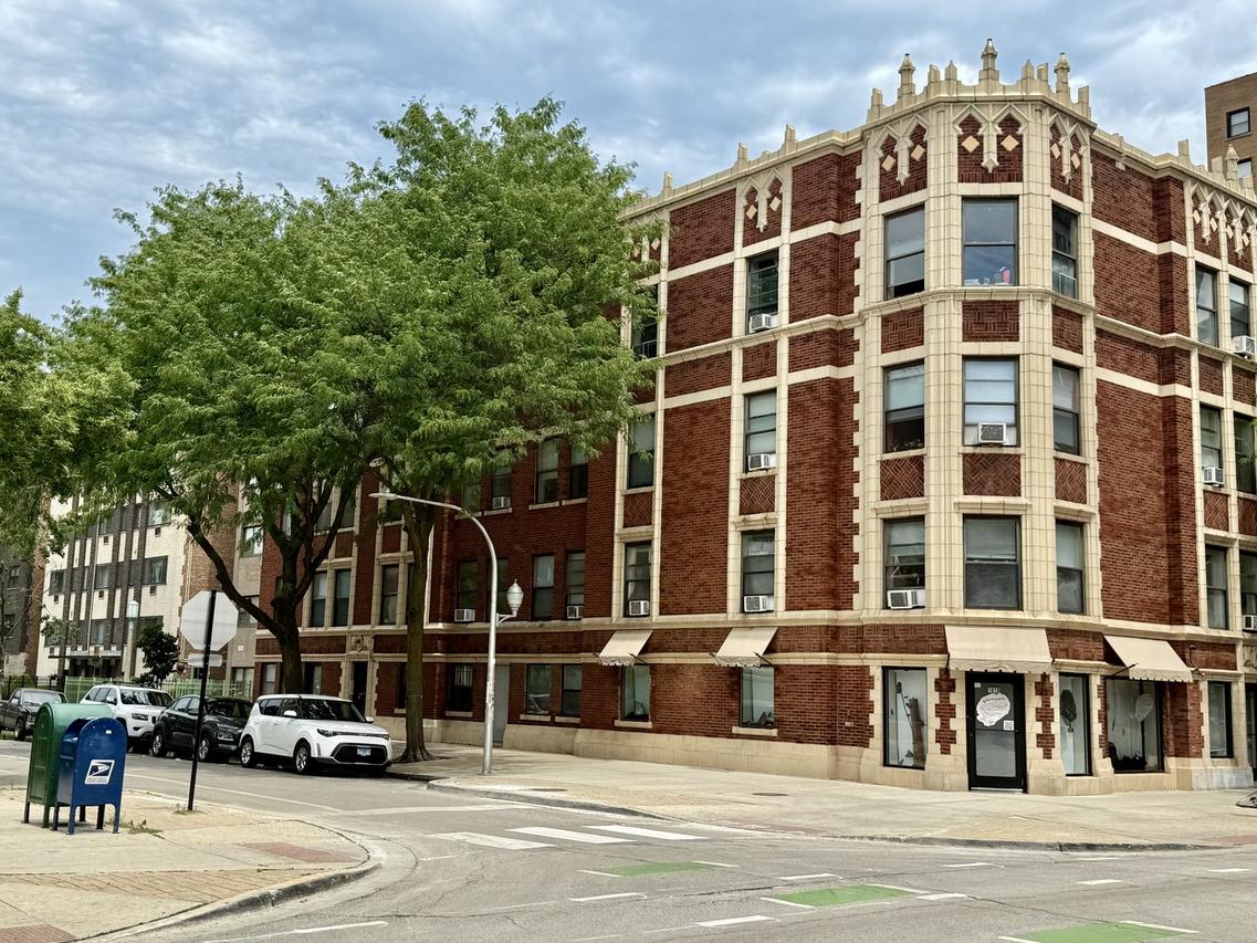6207 N Winthrop Ave. #30, Chicago, IL 60660