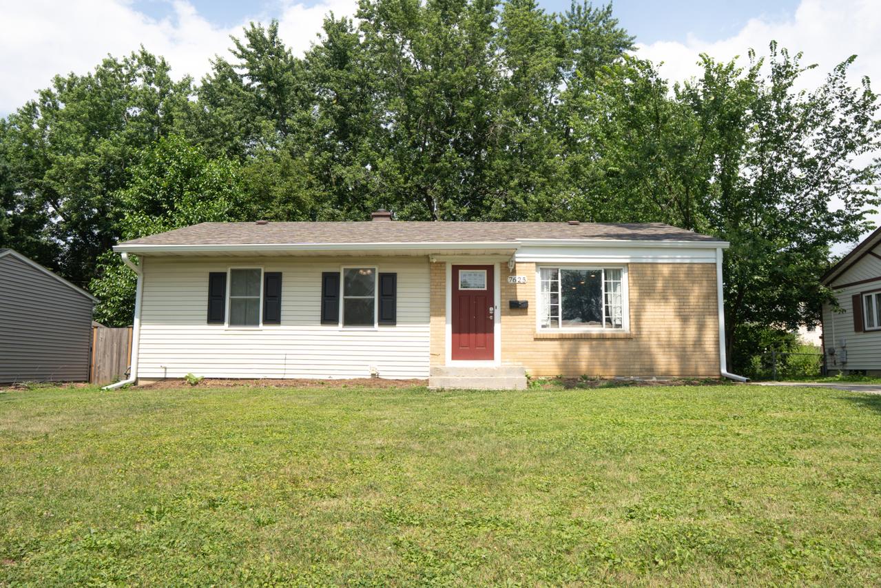 7625 Woodridge Dr., Woodridge, IL 60517