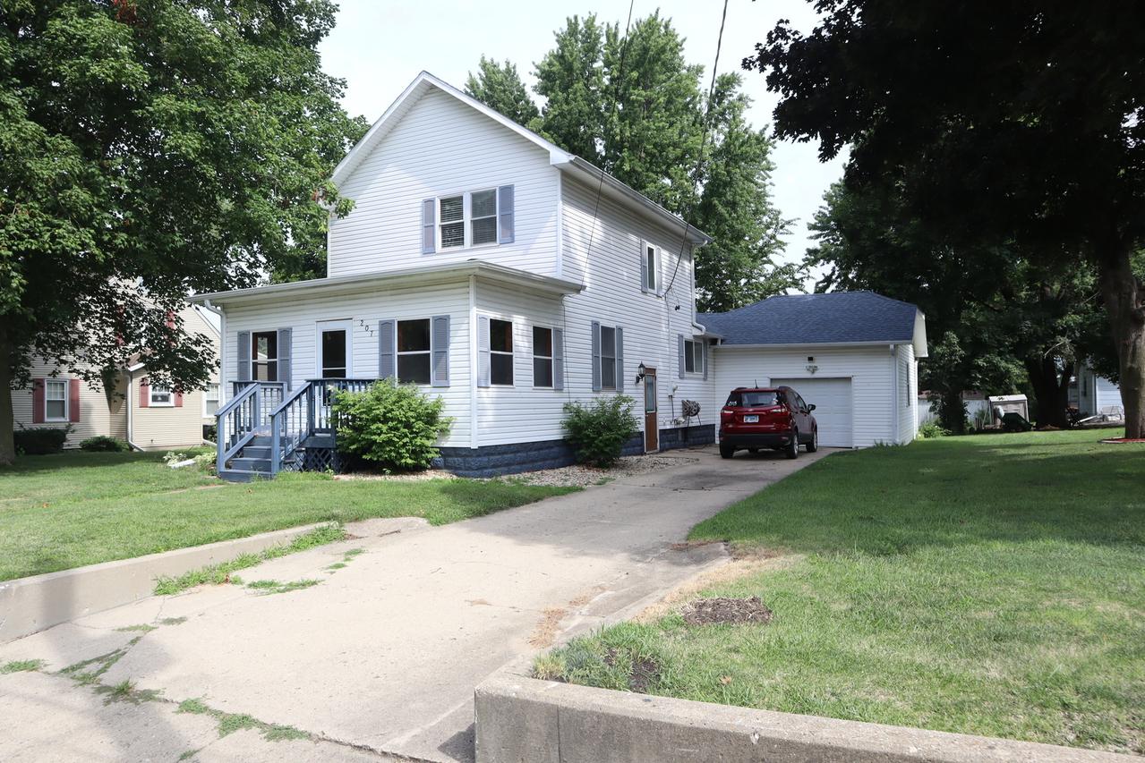 207 E North St., Walnut, IL 61376