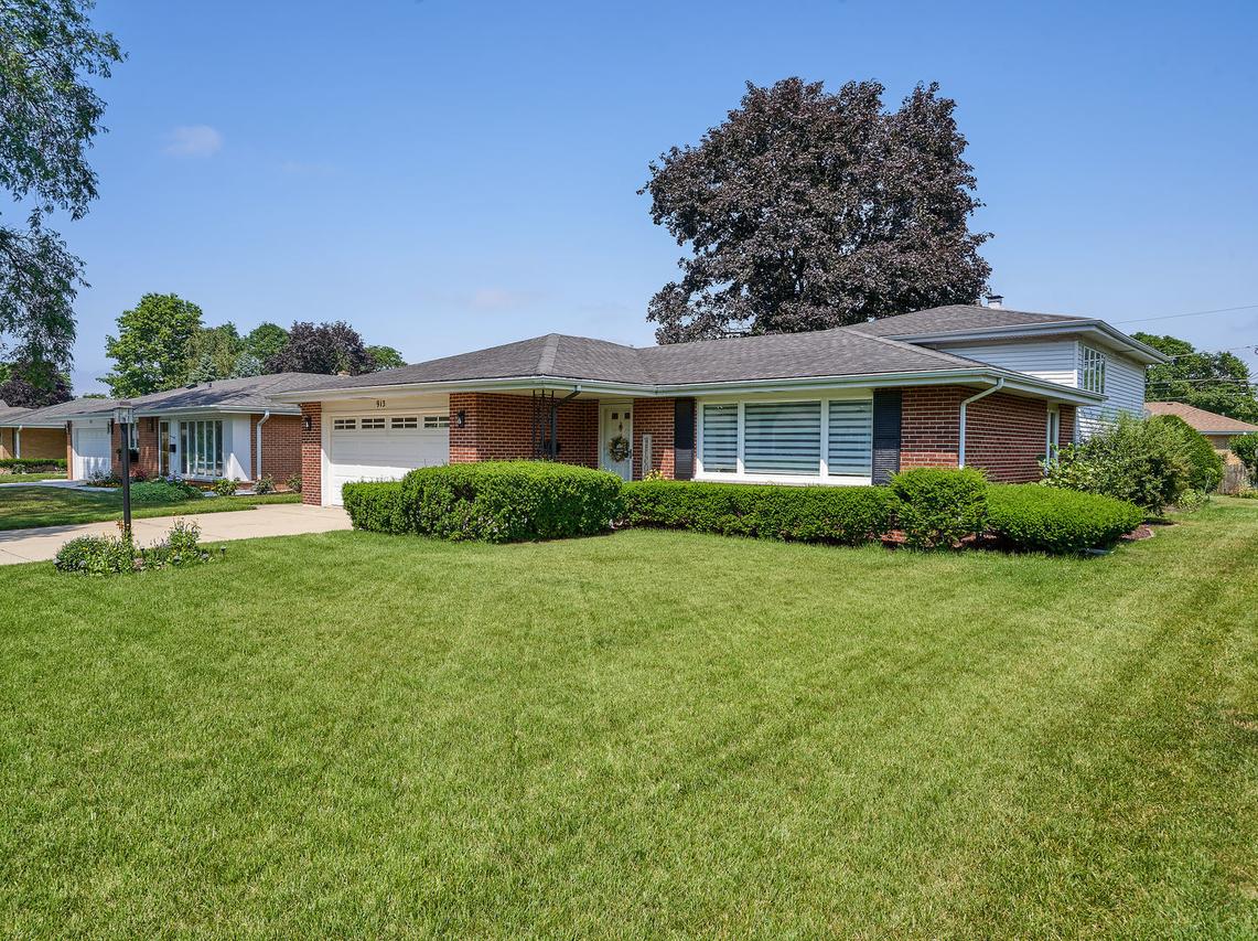 913 S See Gwun Ave., Mount Prospect, IL 60056