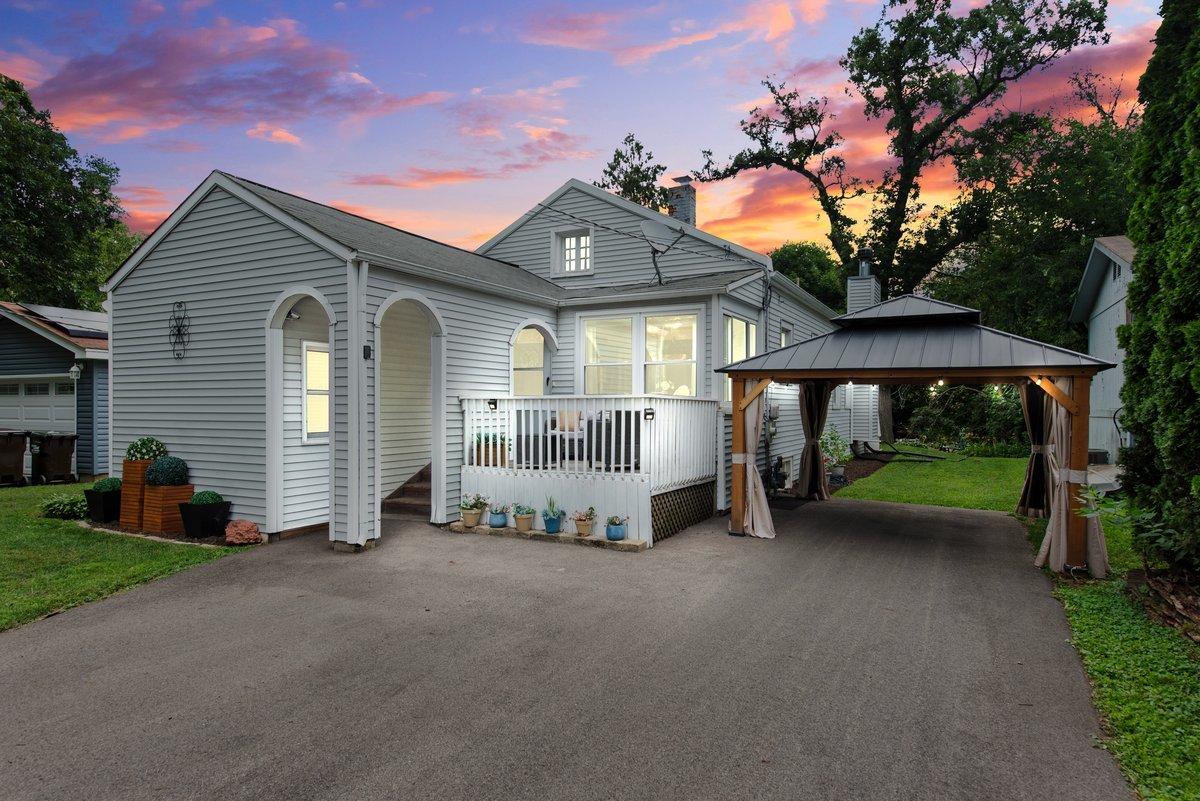 95 Bayberry Dr., Crystal Lake, IL 60014