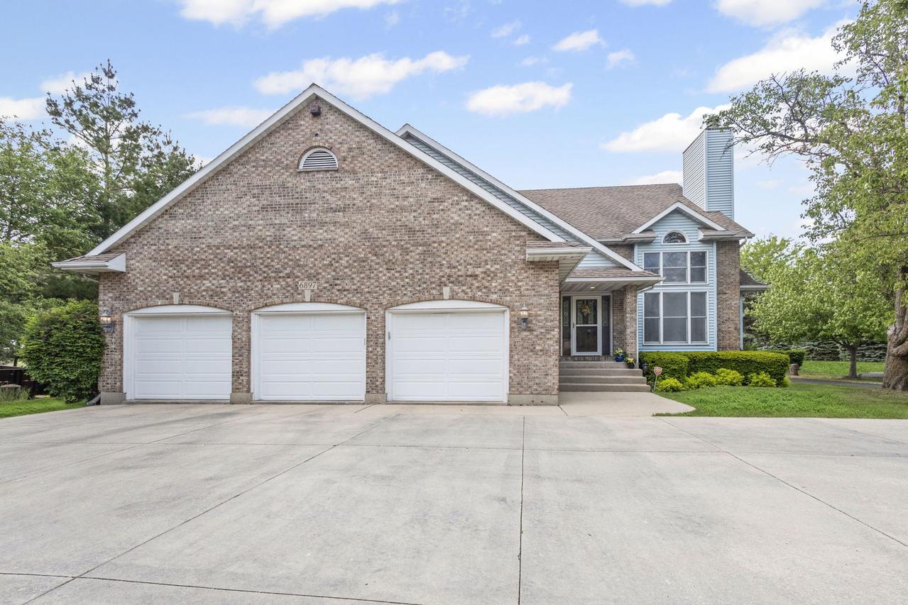 6897 Galena Rd., Bristol, IL 60512