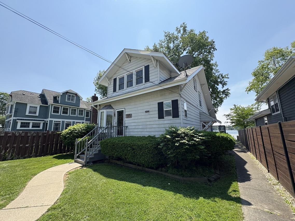 791 Oak Ct., Crystal Lake, IL 60014