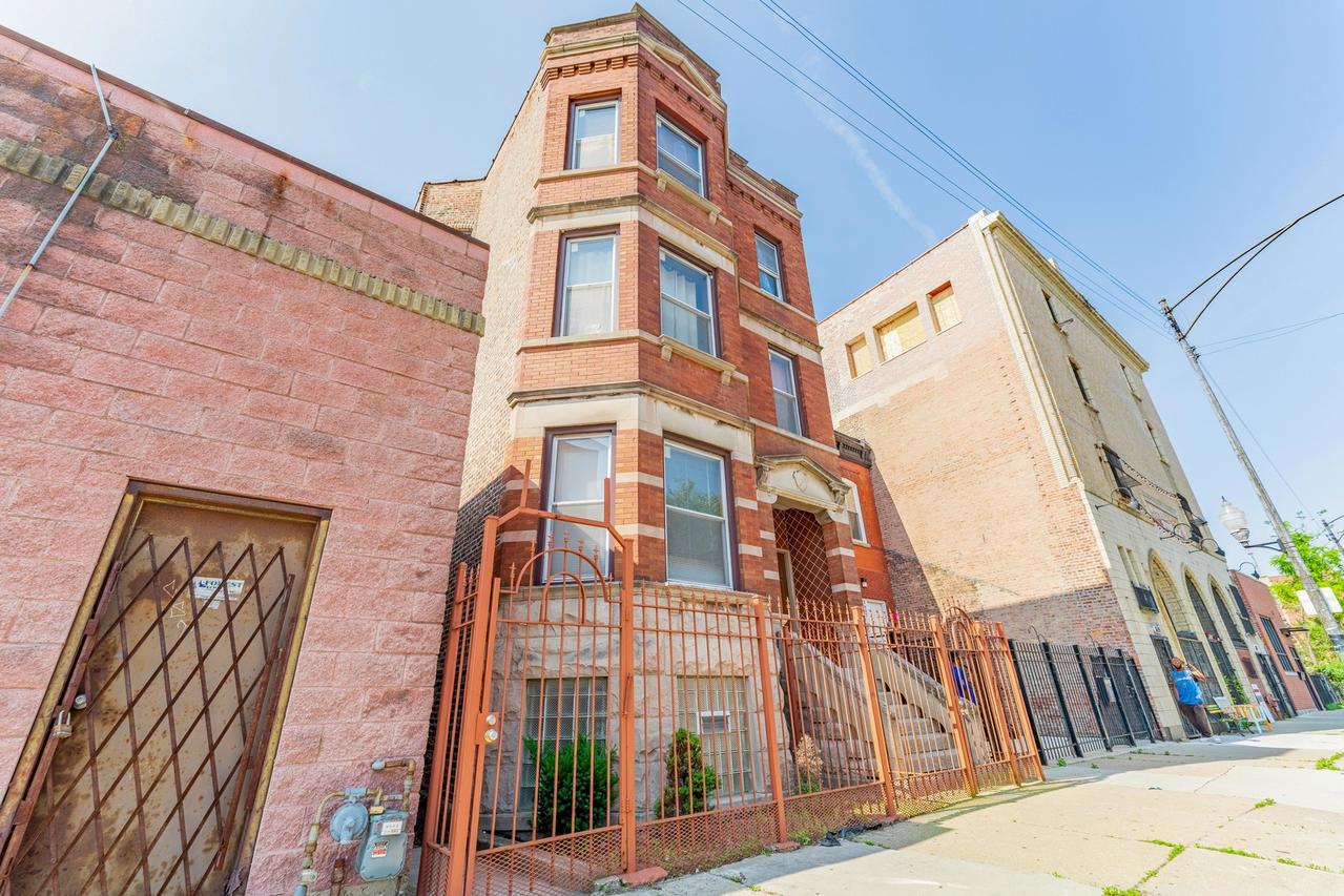 3605 W Cermak Rd., Chicago, IL 60623