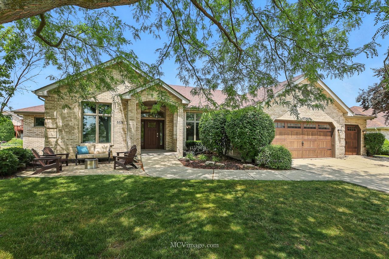 8824 Woodbine Ct., Tinley Park, IL 60487