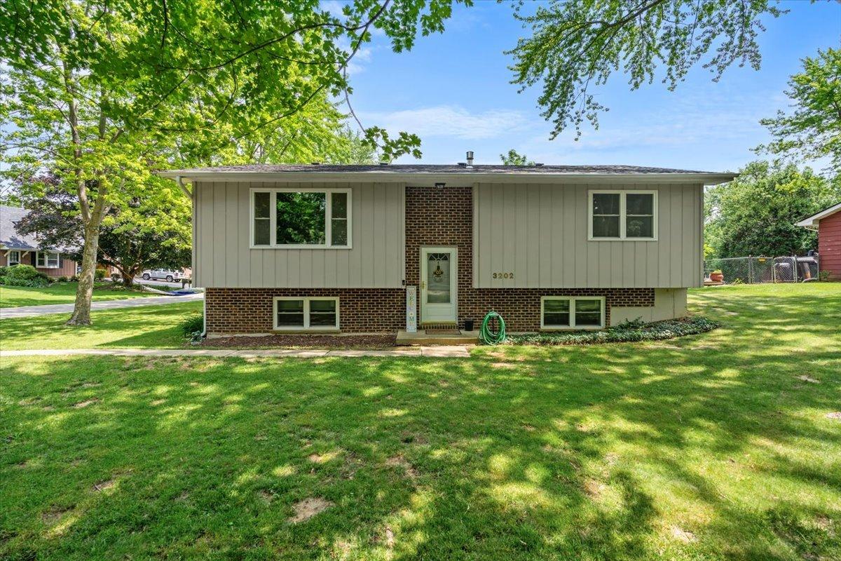 3202 Midway Dr., Island Lake, IL 60042