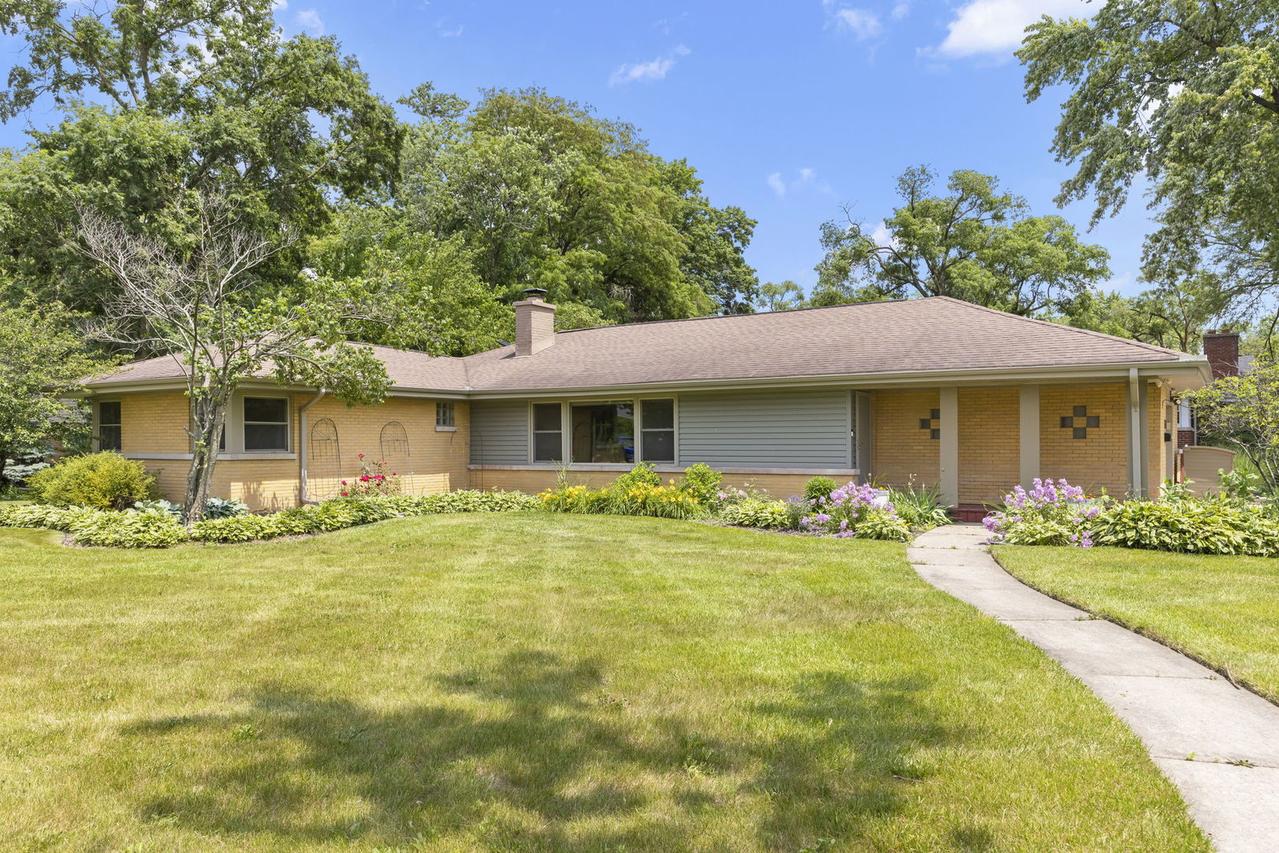 2839 School St., Flossmoor, IL 60422