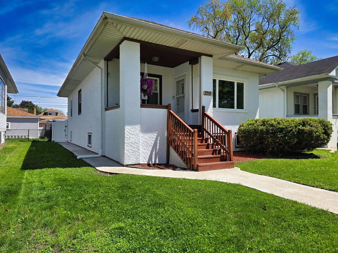 3715 Clinton Ave., Berwyn, IL 60402