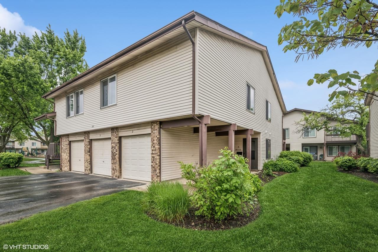 1340 Kingsbury Dr. #2, Hanover Park, IL 60133