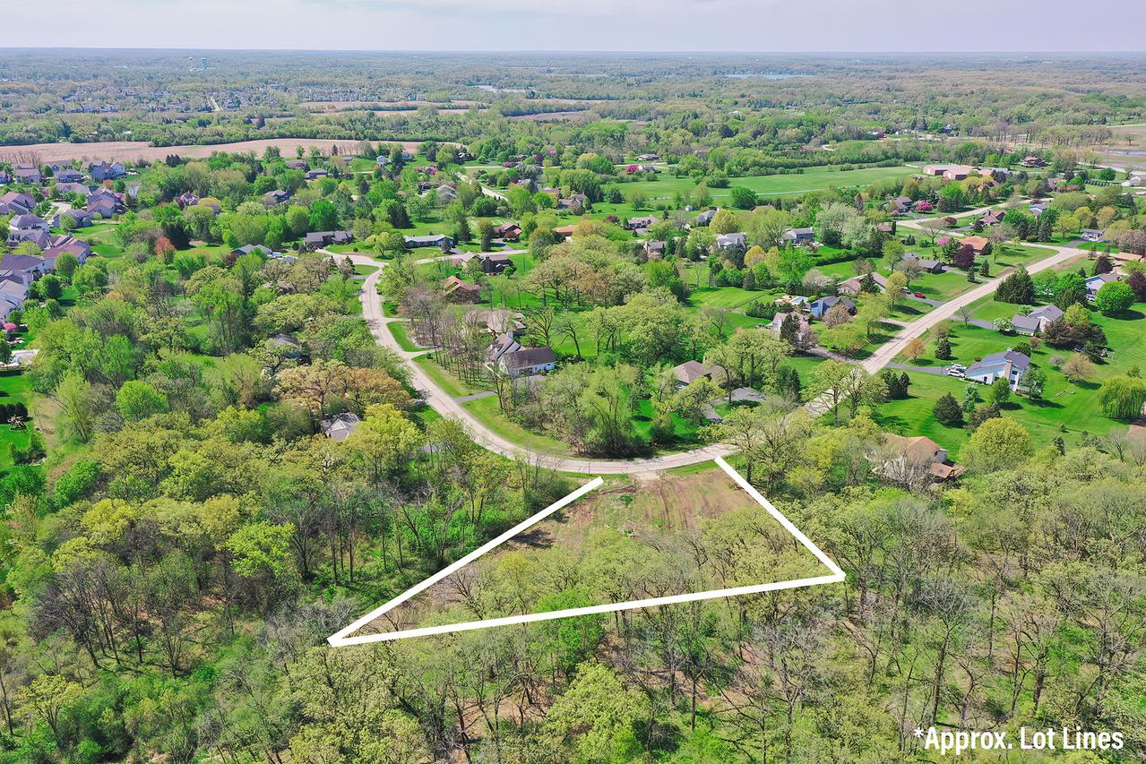 802 Apache Tr., Lake Villa, IL 60046