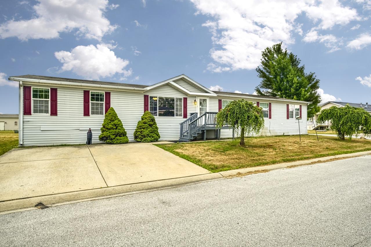 194 Sparrow Dr., Sauk Village, IL 60411