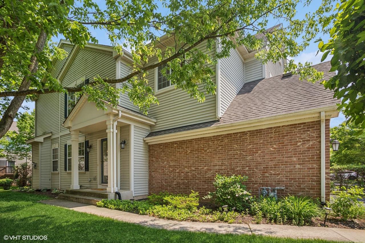 6068 Halloran Ln., Hoffman Estates, IL 60192